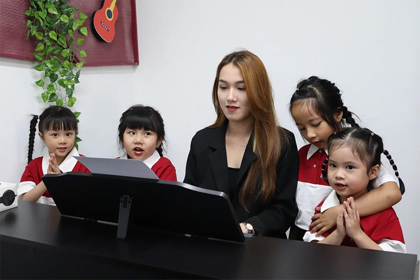 hướng dẫn bé tập piano