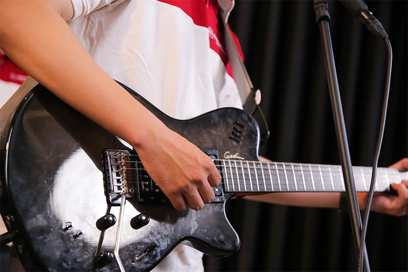 thực hành chơi guitar bass